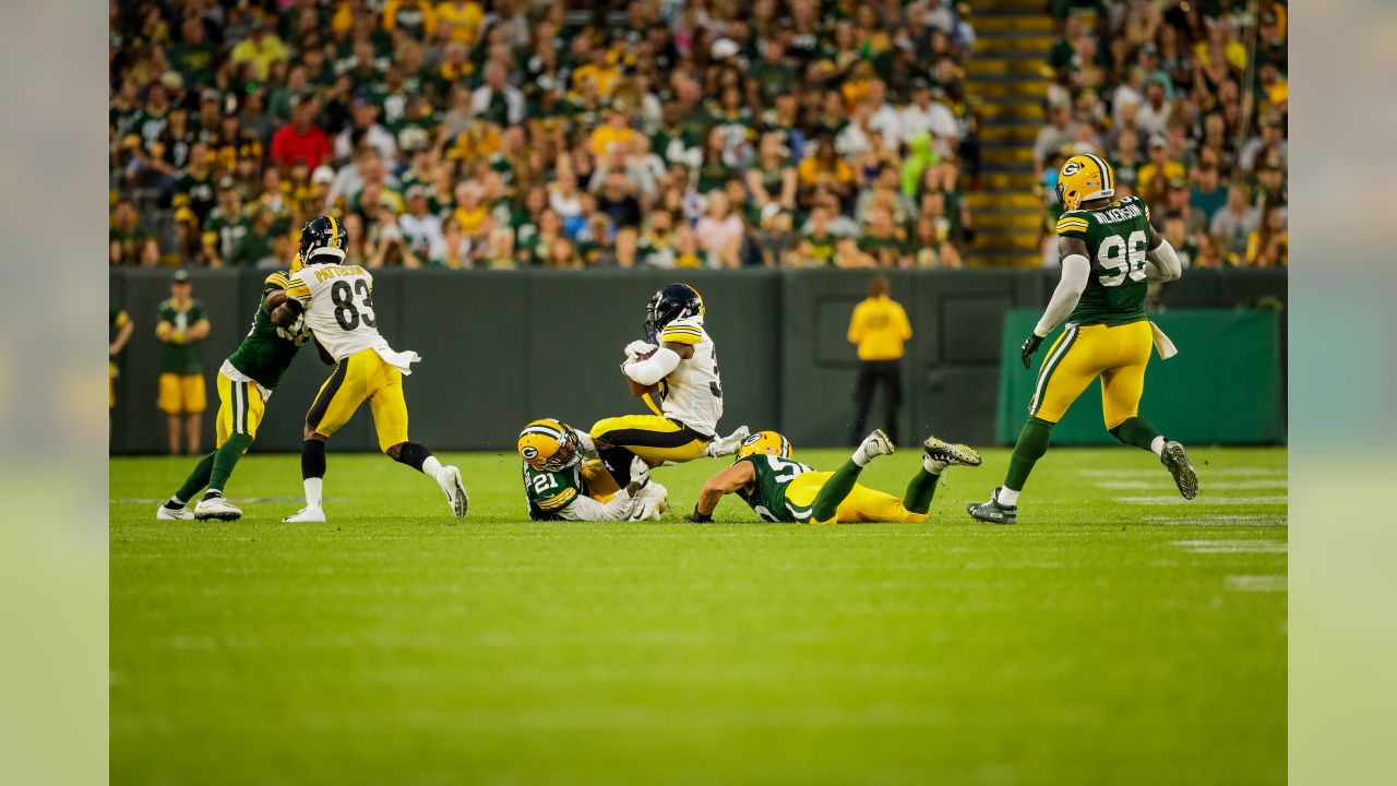 East Rutherford, New Jersey, USA. 23rd Dec, 2018. Green Bay Packers  quarterback Aaron Rodgers (12) celebrates with wide receiver Jake Kumerow  (16) after scoring a touchdown during a NFL game between the