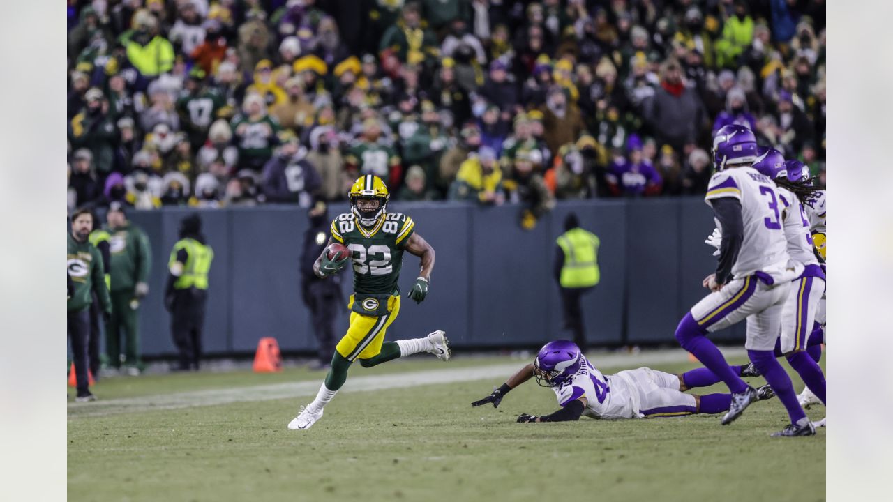 Packers vs Vikings: Green Bay crushes Minnesota 37-10 to clinch