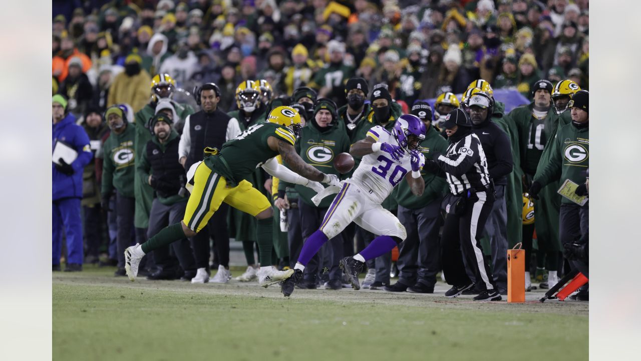 Packers rout Vikings 37-10 in cold to take NFC's No. 1 seed