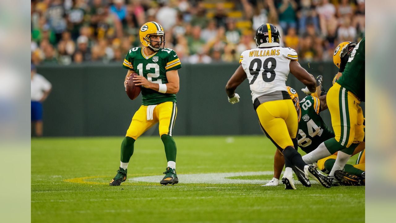 Jake Kumerow of the Green Bay Packers awaits the snap against the New