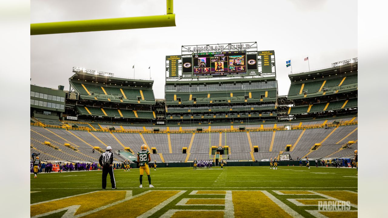 Packers slam Vikings at Lambeau