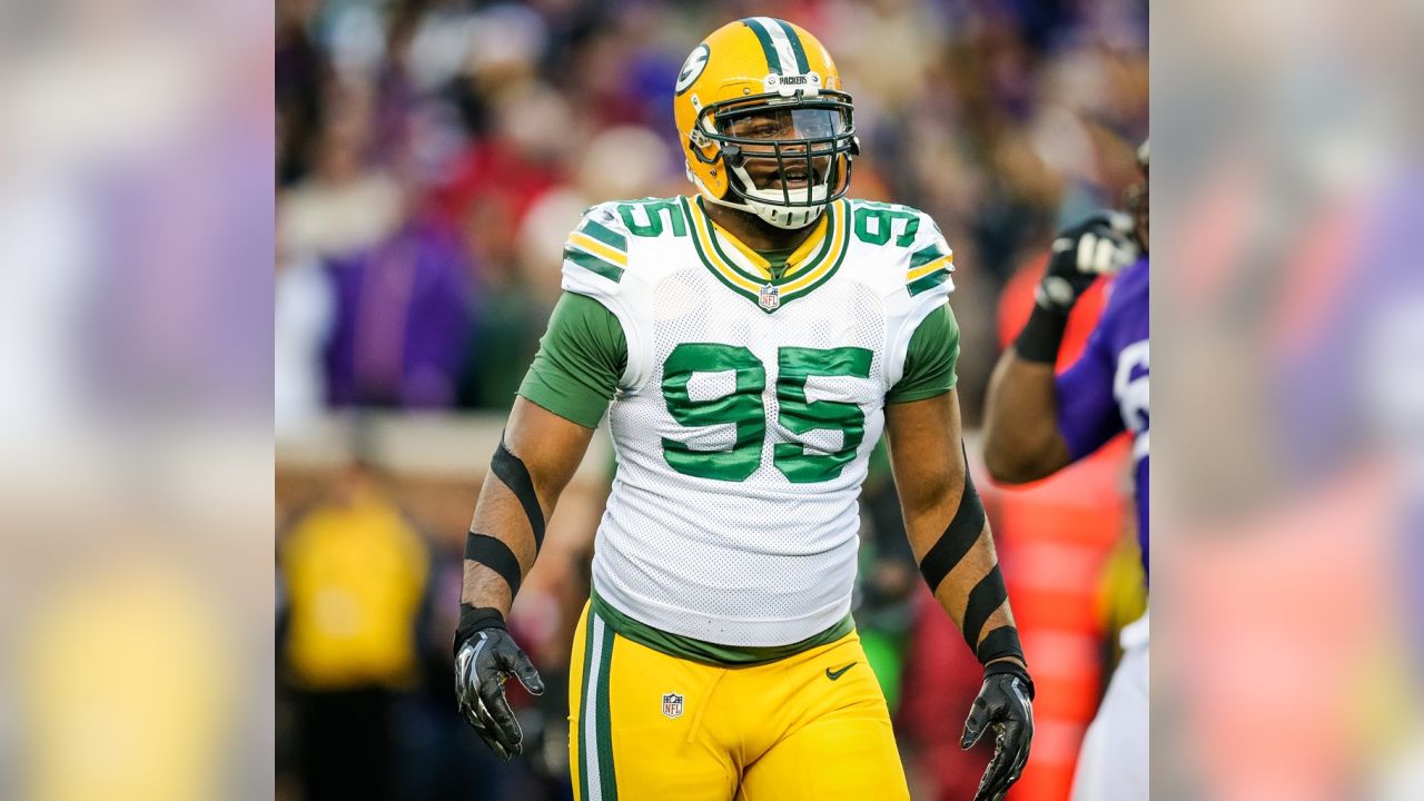 Packers' Clay Matthews talks Julius Peppers, thumb injury in Q&A