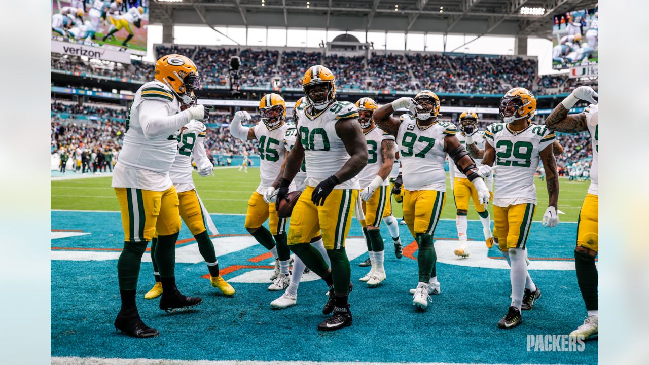 Dolphins, Packers meet on Christmas with playoff aspirations - CBS