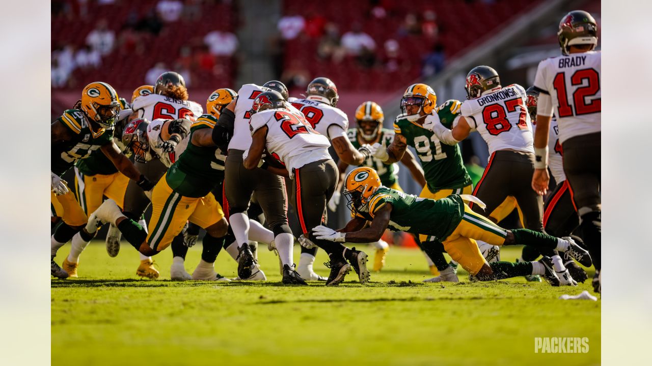 Brady outplays Rodgers, Buccaneers rout Packers 38-10