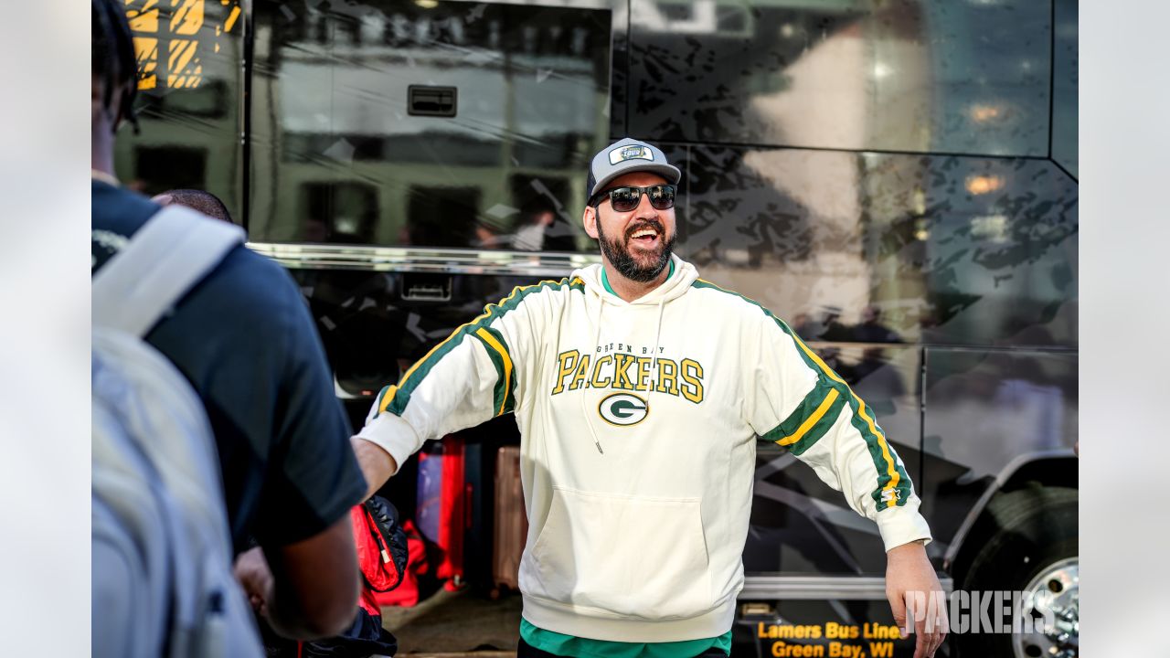 Hundreds of Packer fans attend Green Bay Packer Tailgate Tour