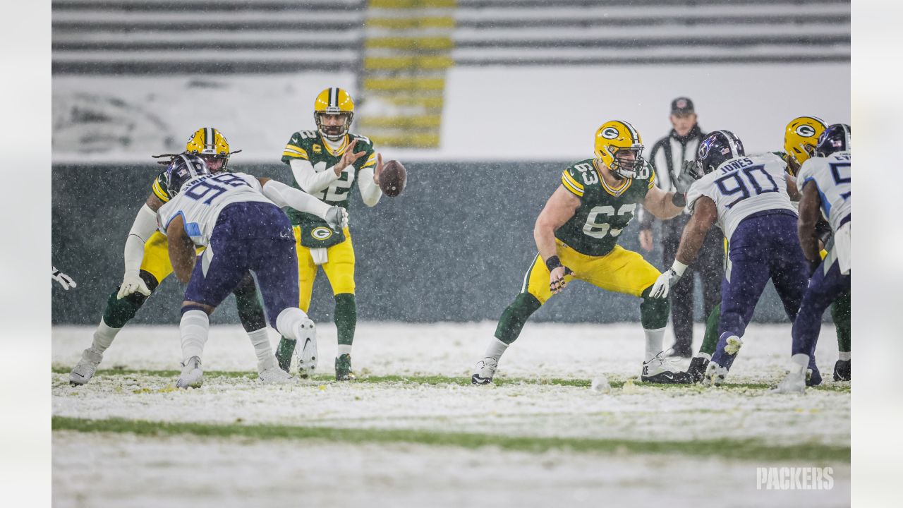 How the Titans beat the Packers: Derrick Henry, timely defense hold off  Aaron Rodgers - The Athletic