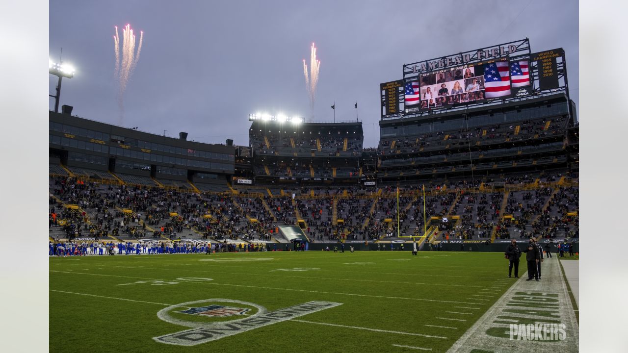 Aaron Rodgers basks in the Lambeau Field cheers after playoff win