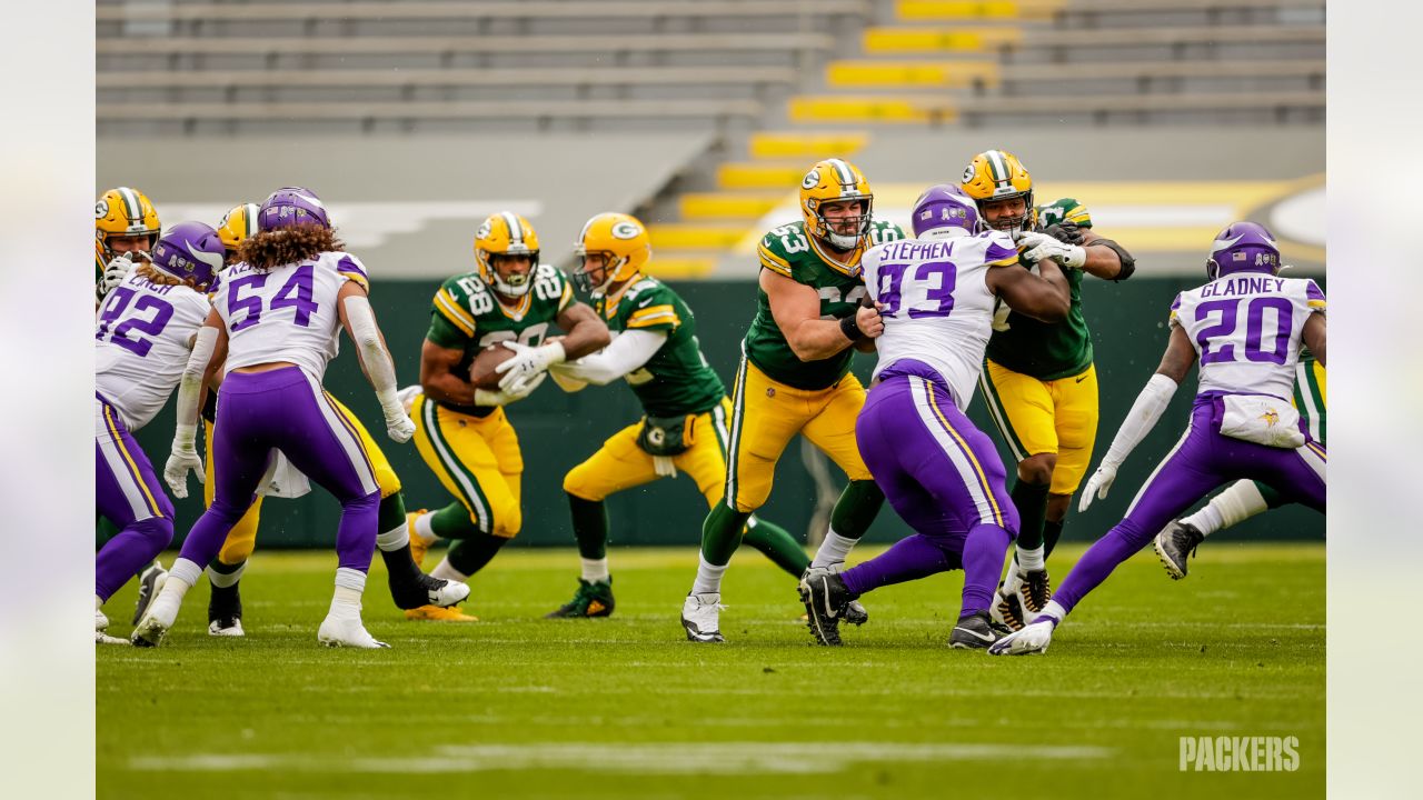 Cook's 4 TDs help Vikings knock off Packers 28-22