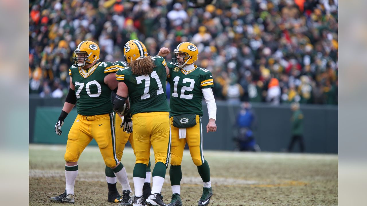 Josh Sitton Takes His Place In The Green Bay Packers NFL Hall Of Fame Go  Pack Go T Shirt - Limotees