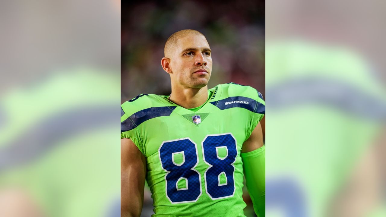 Photo: Seahawks tight end Jimmy Graham (88) signs with the Green Bay  Packers - SEA2018031301 