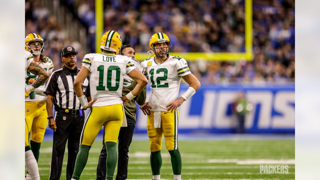 Rodgers struggles as Packers lose injury-filled slugfest in Detroit