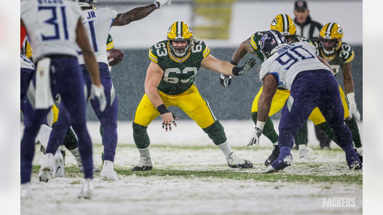 Derrick Henry was again Titans' lethal weapon, beating Packers 27-17 at a  freezing Lambeau Field