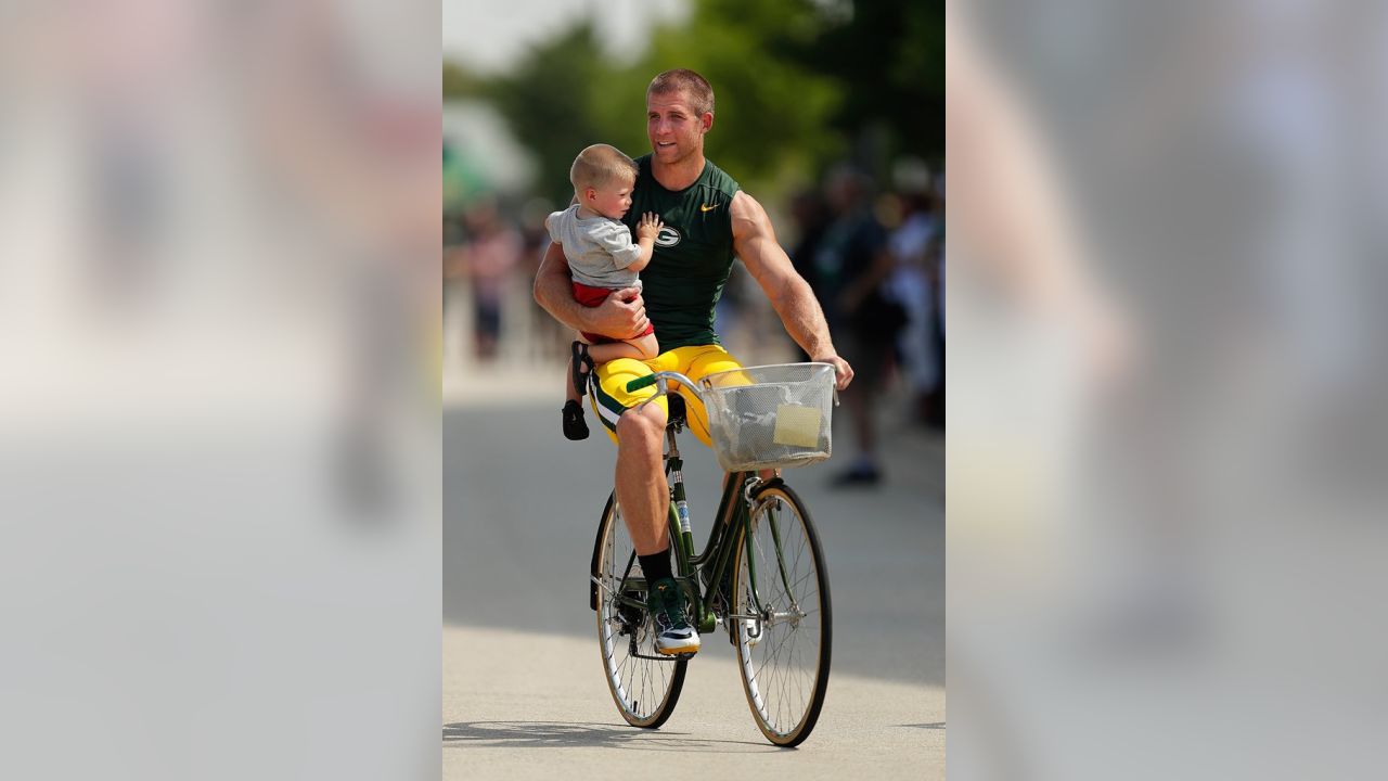 Jordy Nelson on Twitter: Looking forward to golfing today with  @crosbykicks2 to help raise money for the kids in his hometown. Check out  the online auction items below: some cool local items