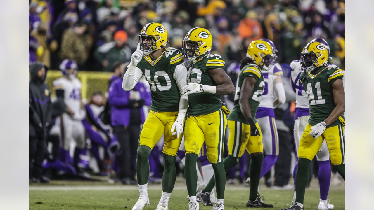 Game Recap: Packers Beat Vikings 37-10, Clinch Top Seed in NFC