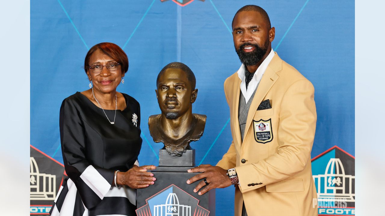 Packers great Charles Woodson focuses on family in Hall of Fame speech