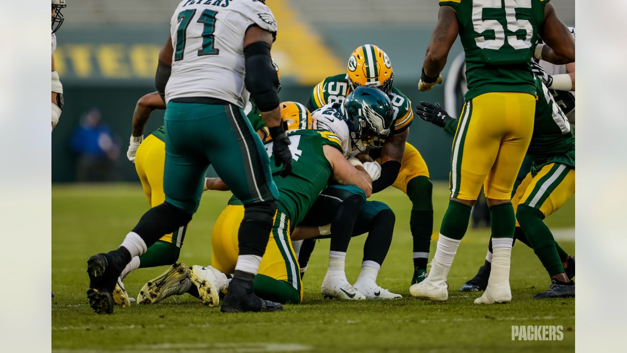 Packers' pass rush turns up the heat with seven sacks