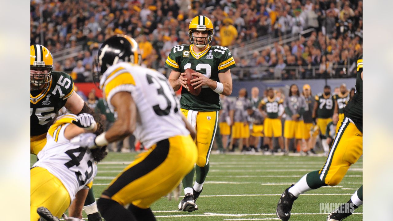 Aaron Rodgers signs bumper contract extension with Green Bay Packers