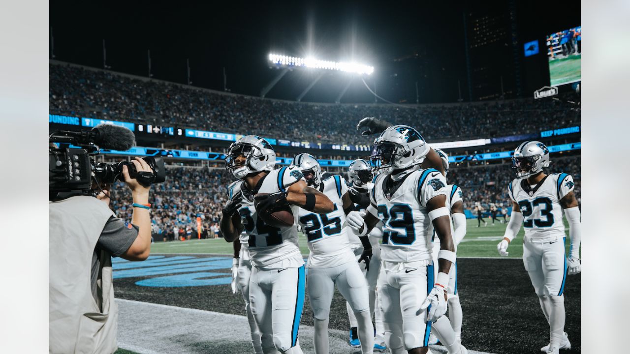 Thomas Brown preparing Panthers offense for crowd noise in Seattle