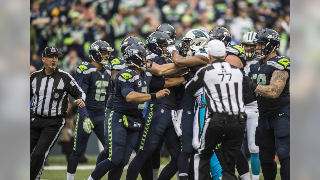 Seahawks pound Panthers, with 2013 champions watching, in