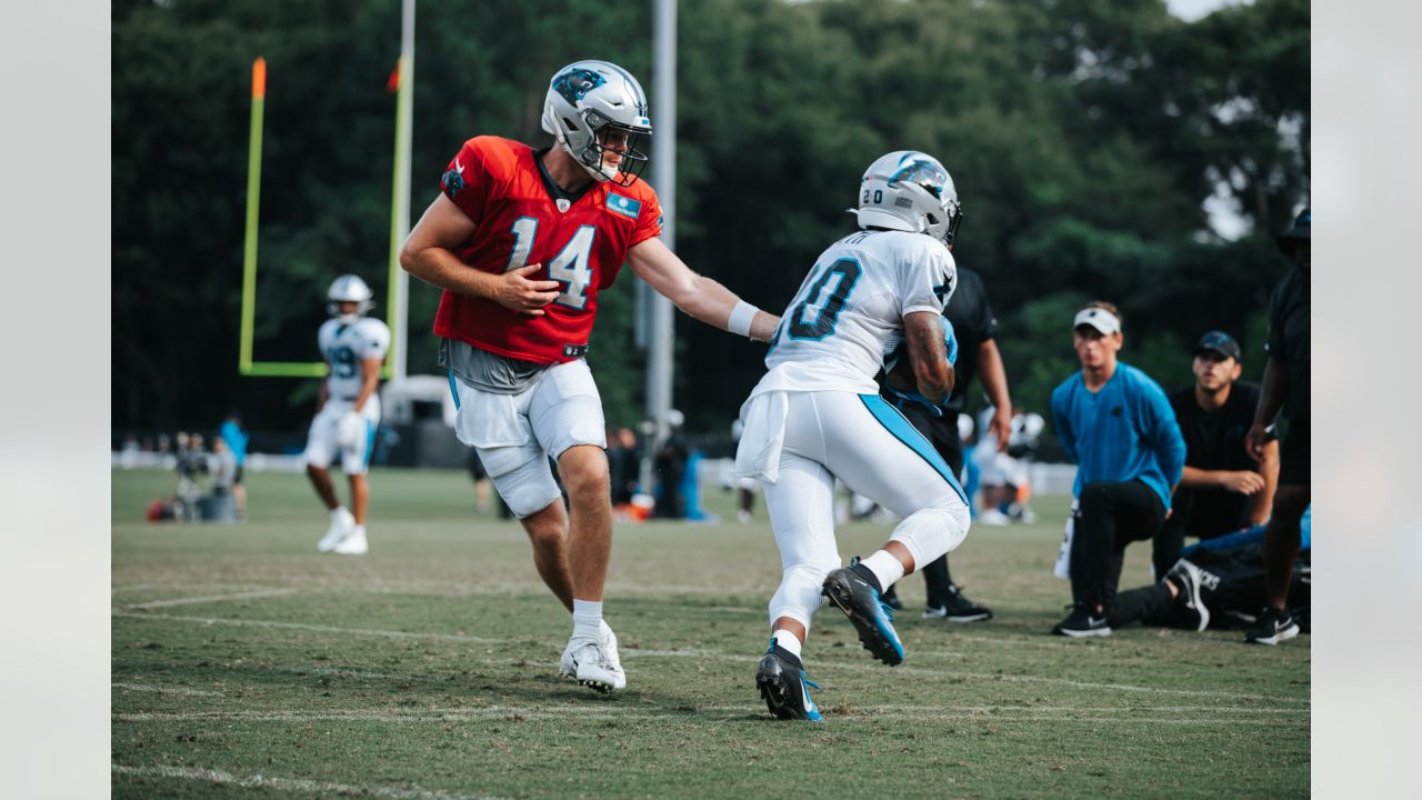 Houston Texans training camp: NFL requires select players to wear Guardian  Cap padded helmet shell - ABC13 Houston