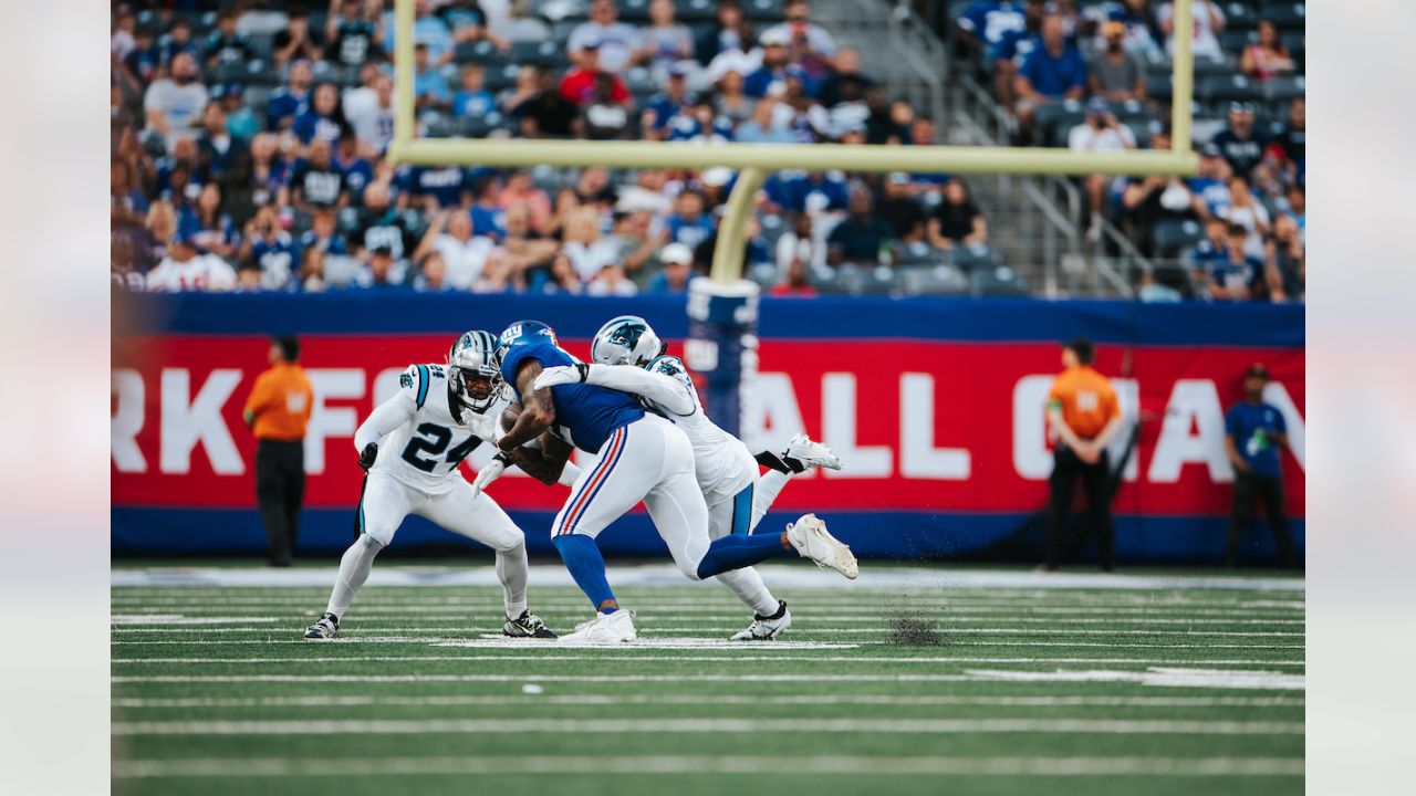 New York Giants defensive end Leonard Williams (99) reacts against the  Carolina Panthers during an NFL football game, Sunday, Oct. 24, 2021, in  East Rutherford, N.J. (AP Photo/Adam Hunger Stock Photo - Alamy