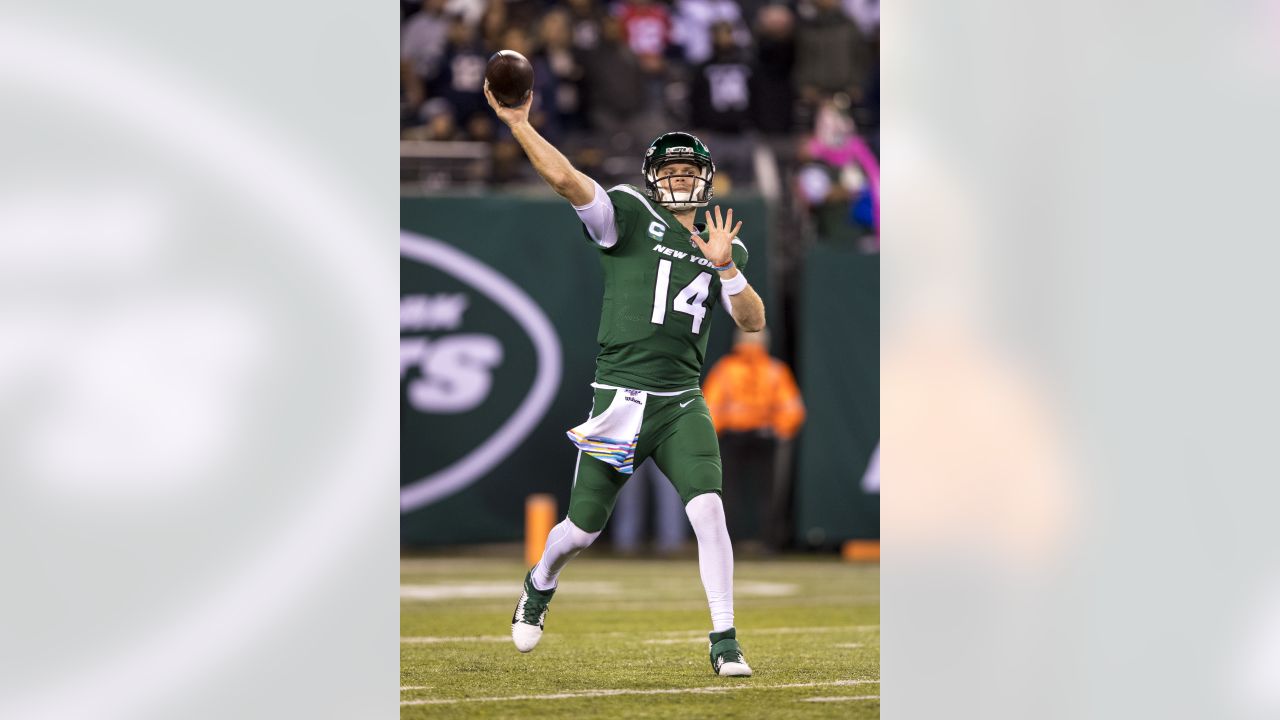 Jets trade quarterback Sam Darnold to Panthers - Newsday