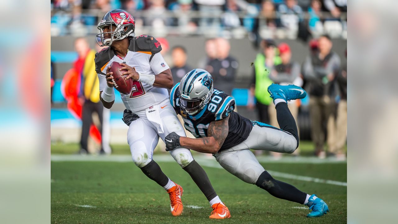 Regardez Buccaneers @ Panthers en direct