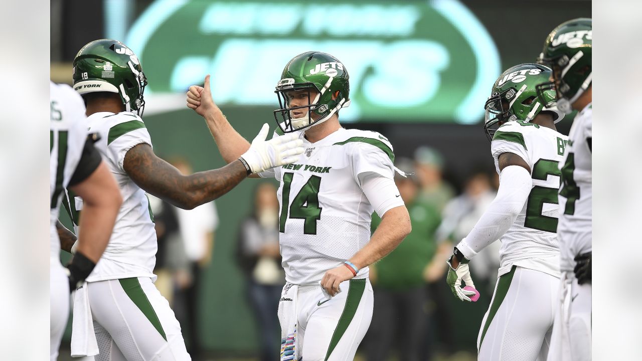 Jets trade QB Sam Darnold to Panthers for bevy of picks – KNBR