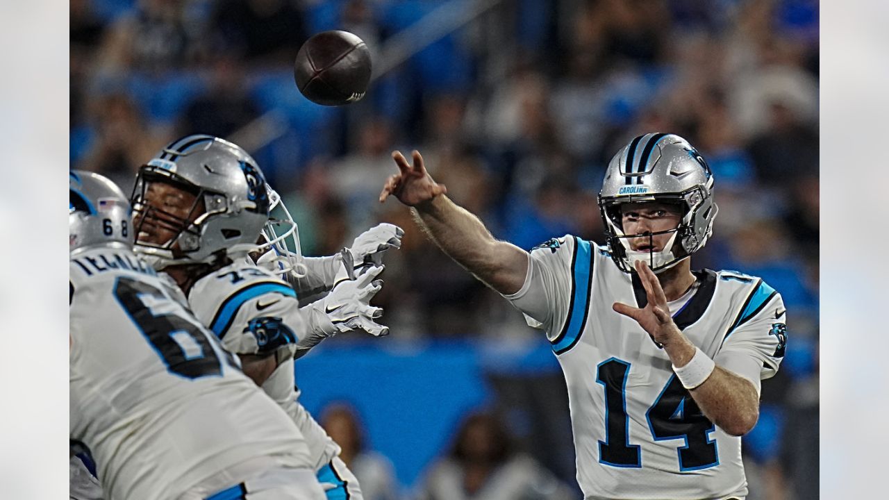 Panthers' Darnold, Gonzalez sustain 'significant' injuries