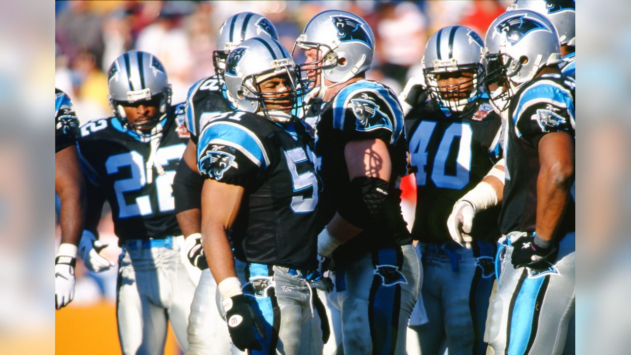 Statue of Sam Mills Linebacker for North Carolina Panthers 1995 To 1997  Editorial Photo - Image of buildings, grass: 113800576