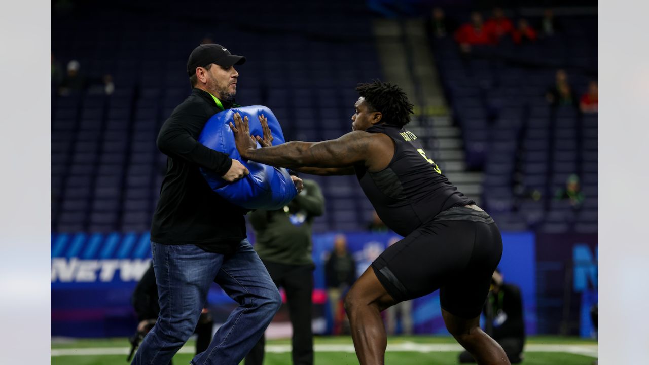 New York Giants ran offensive line drills at Chattanooga pro day