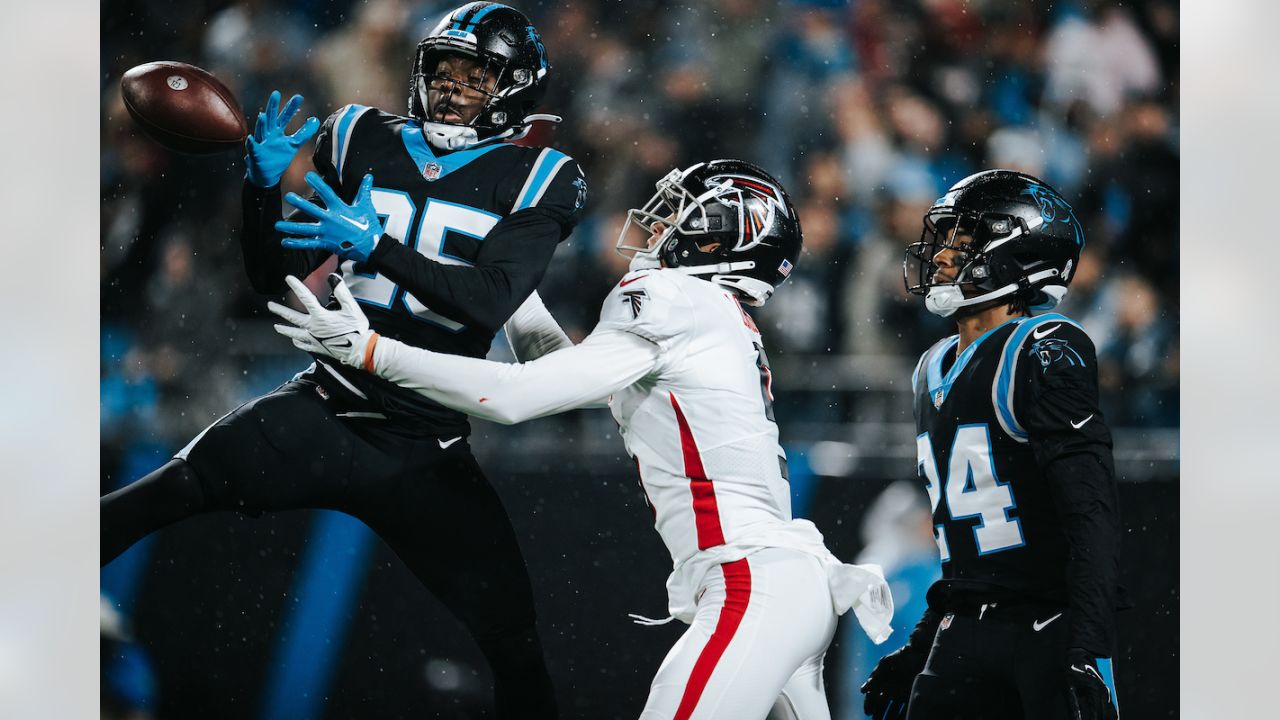 Carolina Panthers 25-15 Atlanta Falcons: D'Onta Foreman stars as