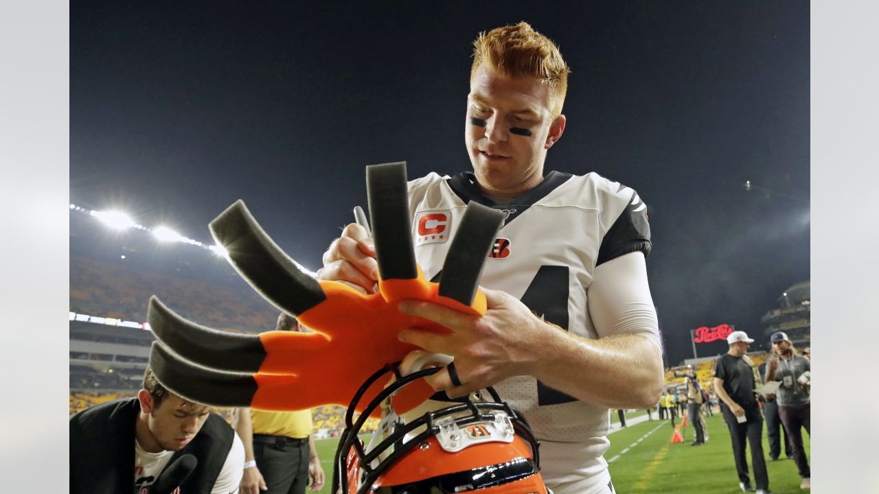 Cincinnati Bengals quarterback Andy Dalton (14) warms up before an