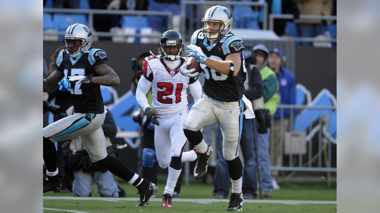 Panthers sign Greg Olsen to a lucrative 2-year extension 