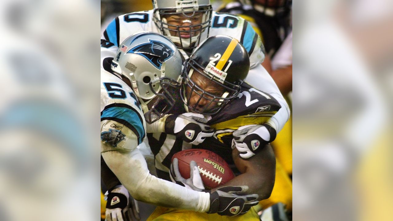 7 September 2003: Pittsburgh Steelers Amos Zeroue runs against the