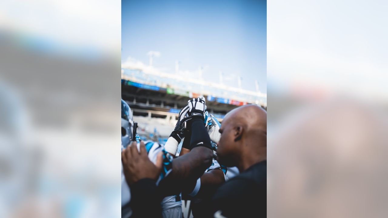 Carolina Panthers quarterback Cam Newton (1) warms up before an NFL  football game against the New Orleans Saints in New Orleans, Sunday, Jan.  2, 2022. (AP Photo/Butch Dill Stock Photo - Alamy