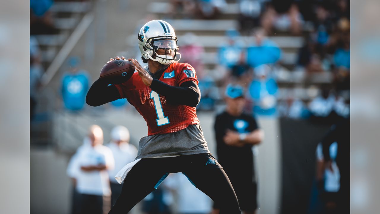 Carolina Panthers cornerback Donte Jackson (26) warms up before an