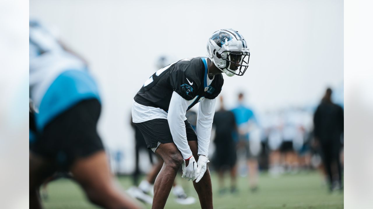 Carolina Panthers linebacker Shaq Thompson (7) on defense during an NFL  football game against the Washington Football Team, Sunday, Nov. 21, 2021,  in Charlotte, N.C. (AP Photo/Brian Westerholt Stock Photo - Alamy