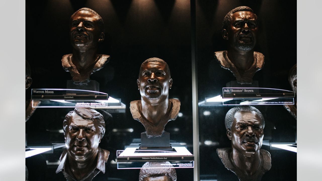 Sculpting Panthers' Sam Mills Pro Football Hall of Fame bust