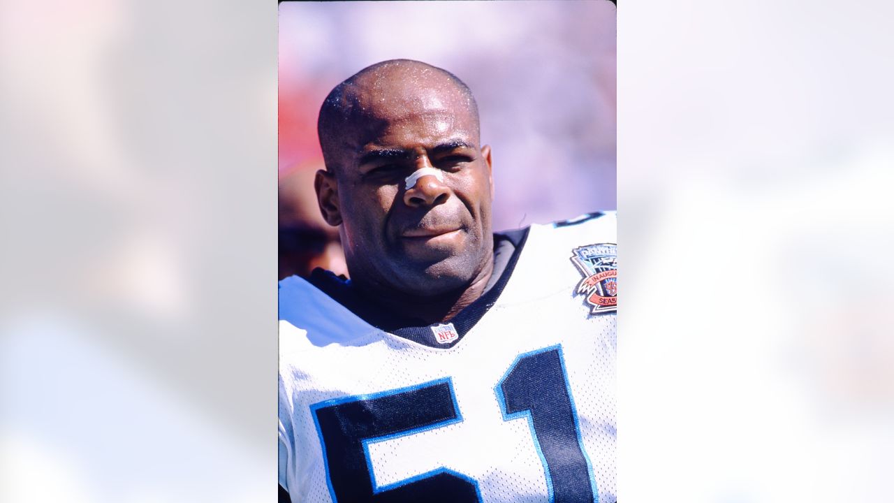 Statue of Sam Mills Linebacker for North Carolina Panthers 1995 To 1997  Editorial Photo - Image of buildings, grass: 113800576