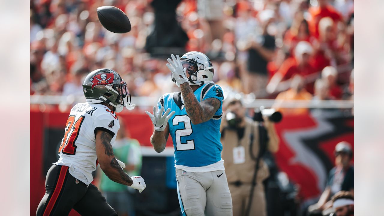 Carolina Panthers cornerback C.J. Henderson (15) lines up on defense during  an NFL football game against the Tampa Bay Buccaneers, Sunday, Dec. 26,  2021, in Charlotte, N.C. (AP Photo/Brian Westerholt Stock Photo - Alamy