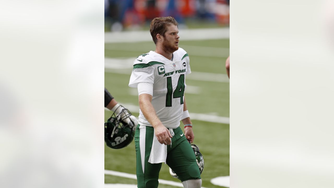 Sam Darnold trade: New York Jets send quarterback to Carolina Panthers for  draft picks - ABC7 New York