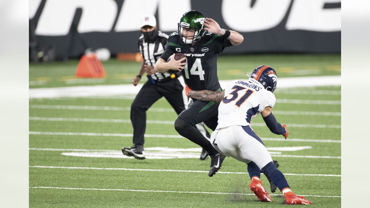 August 24, 2019: August 24, 2019 : New York Jets Quarterback SAM DARNOLD (14)  during the game against the New Orleans Saints at Met Life Stadium, East  Rutherford, NJ. (Credit Image: © Bennett CohenZUMA Wire Stock Photo - Alamy