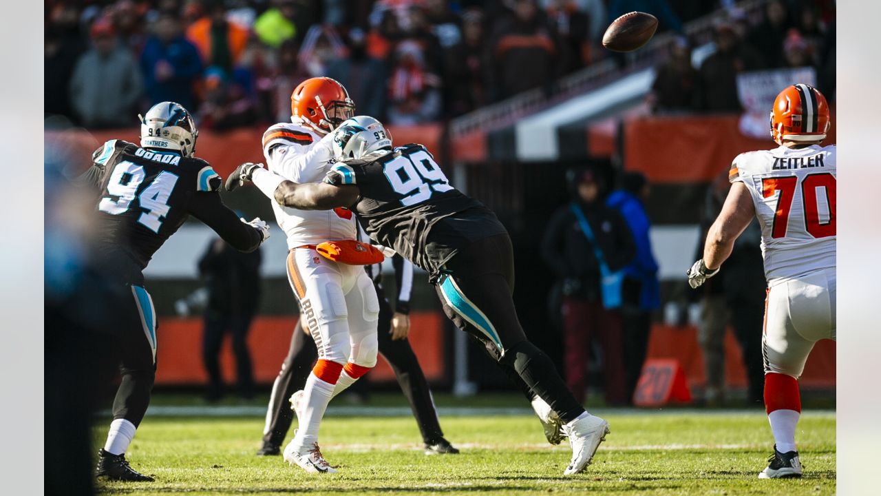 Carolina Panthers Pro Bowl DT Kawann Short reports for physical after  skipping voluntary workouts - ESPN