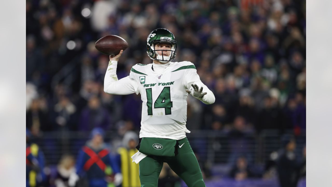 New York Jets trade Sam Darnold to Carolina Panthers for three