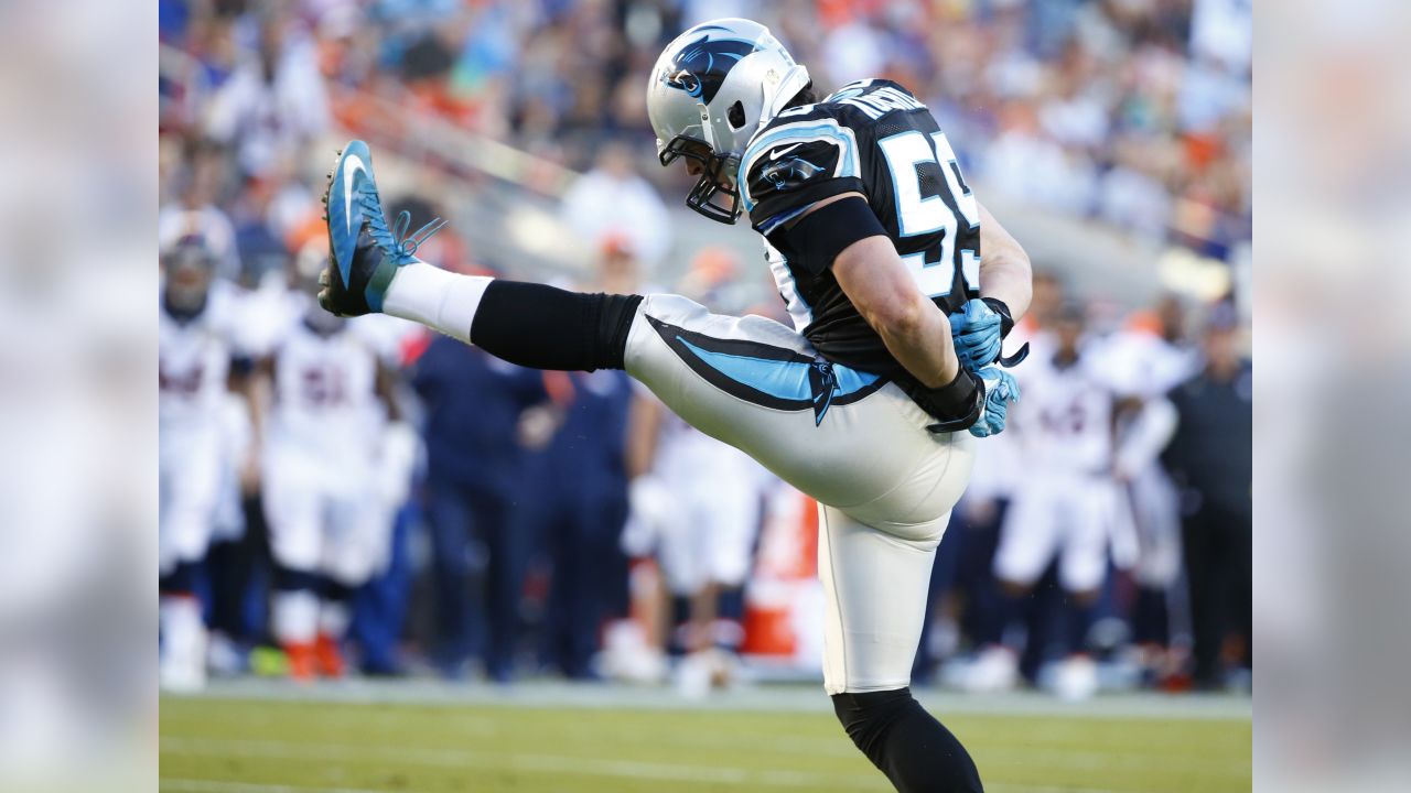 Carolina Panthers LB Luke Kuechly carted off field on TNF