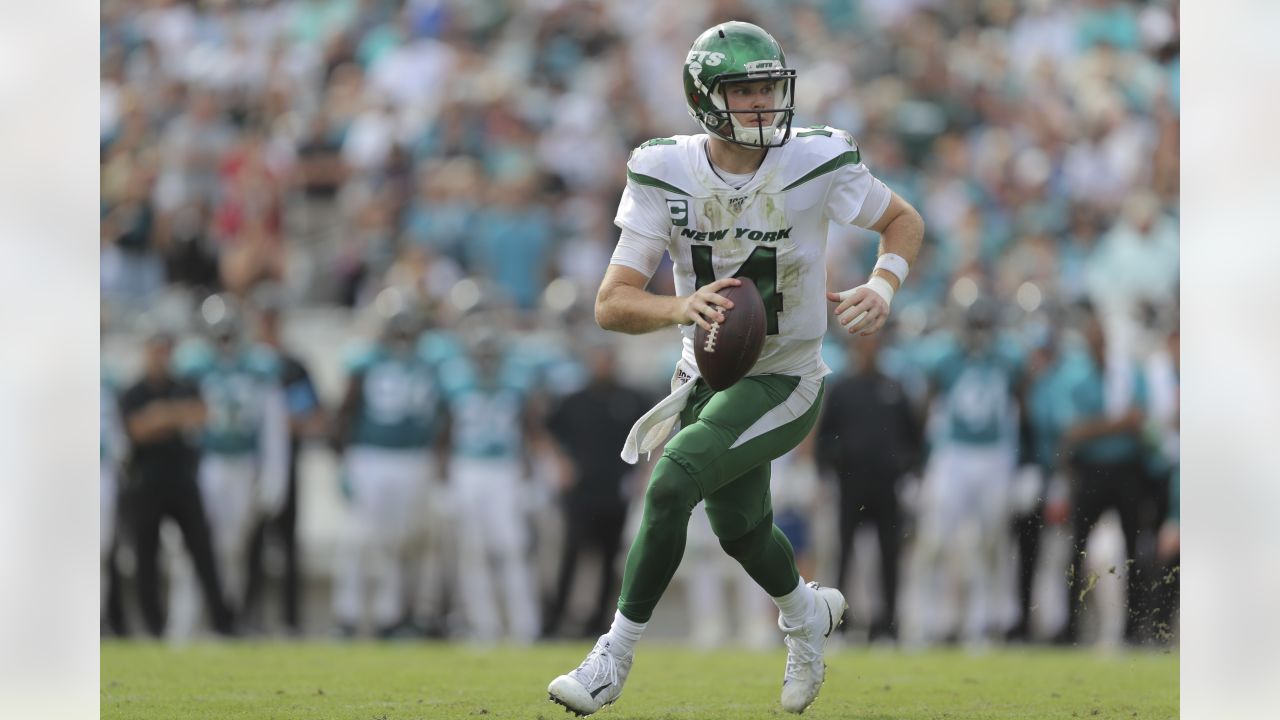 Jets trade quarterback Sam Darnold to Panthers - Newsday