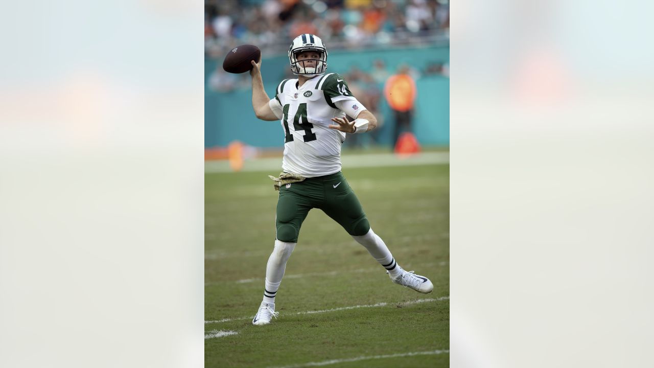 New York Jets trade Sam Darnold to Carolina Panthers for three