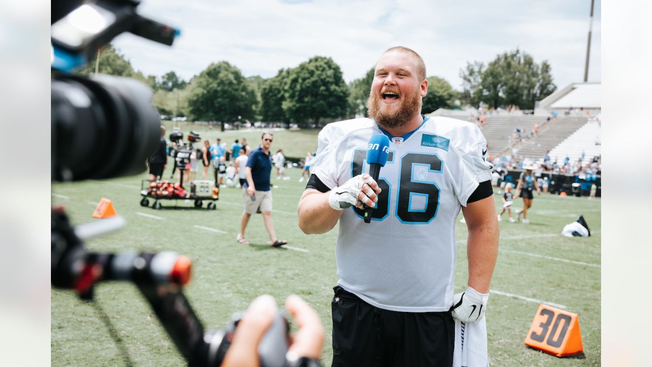 Panthers bring back Bradley Bozeman