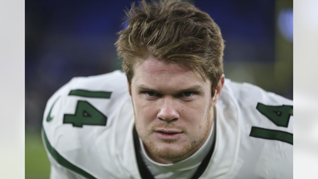 Sam Darnold trade: New York Jets send quarterback to Carolina Panthers for  draft picks - ABC7 New York